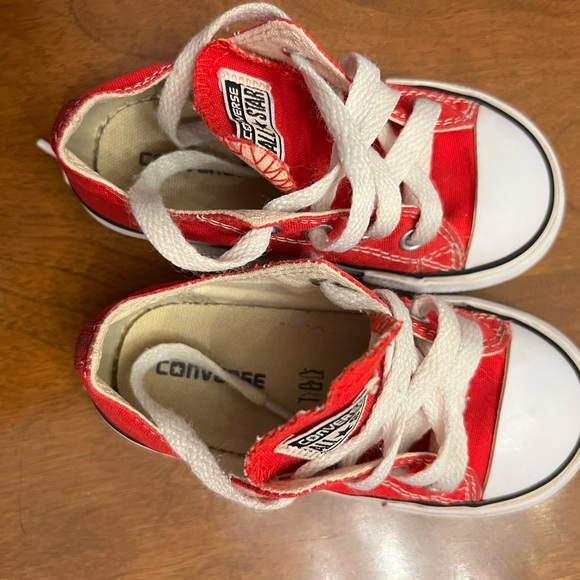 Converse Chuck Taylors red toddler size 8 gender neutral - Picture 4 of 9